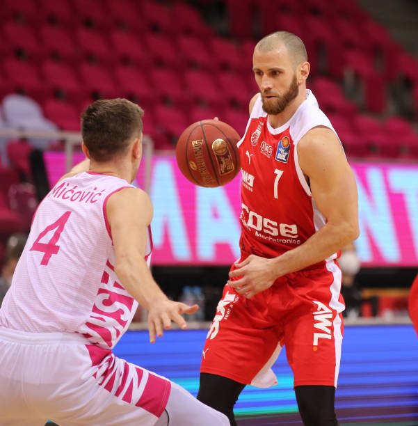 队的中场格 队的中场格