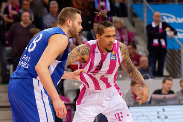 曾多次以其 曾多次以其