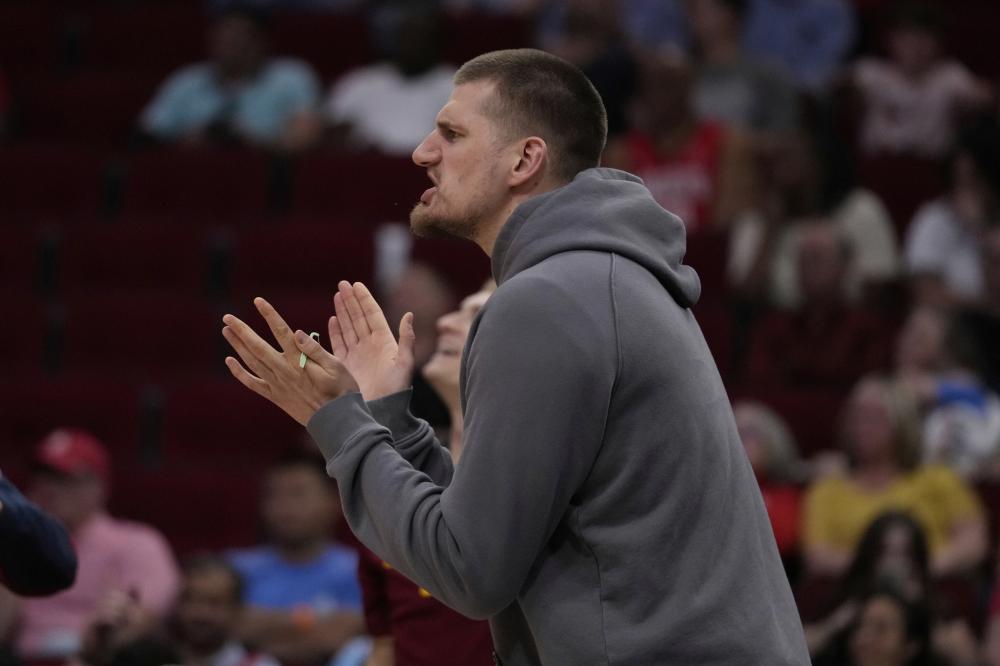 吸引多名防 吸引多名防