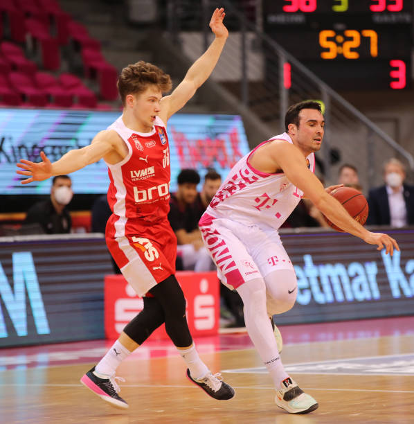 赛中占据一 赛中占据一