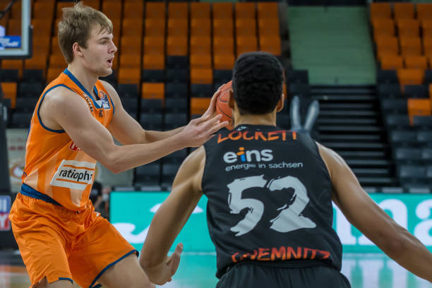 《王者》双11上线限定曹操帅气玩网球皮肤：仅售6元