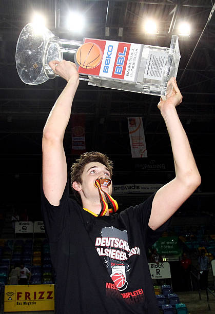 荣誉并多次 荣誉并多次